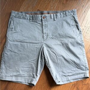 Tommy Bahama Boracay flat front chino shorts.  Sz 42